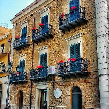 مبيت وإفطار بوتيرا Il Portico Dei Normanni المظهر الخارجي الصورة