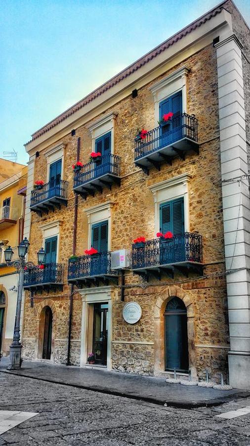 مبيت وإفطار بوتيرا Il Portico Dei Normanni المظهر الخارجي الصورة